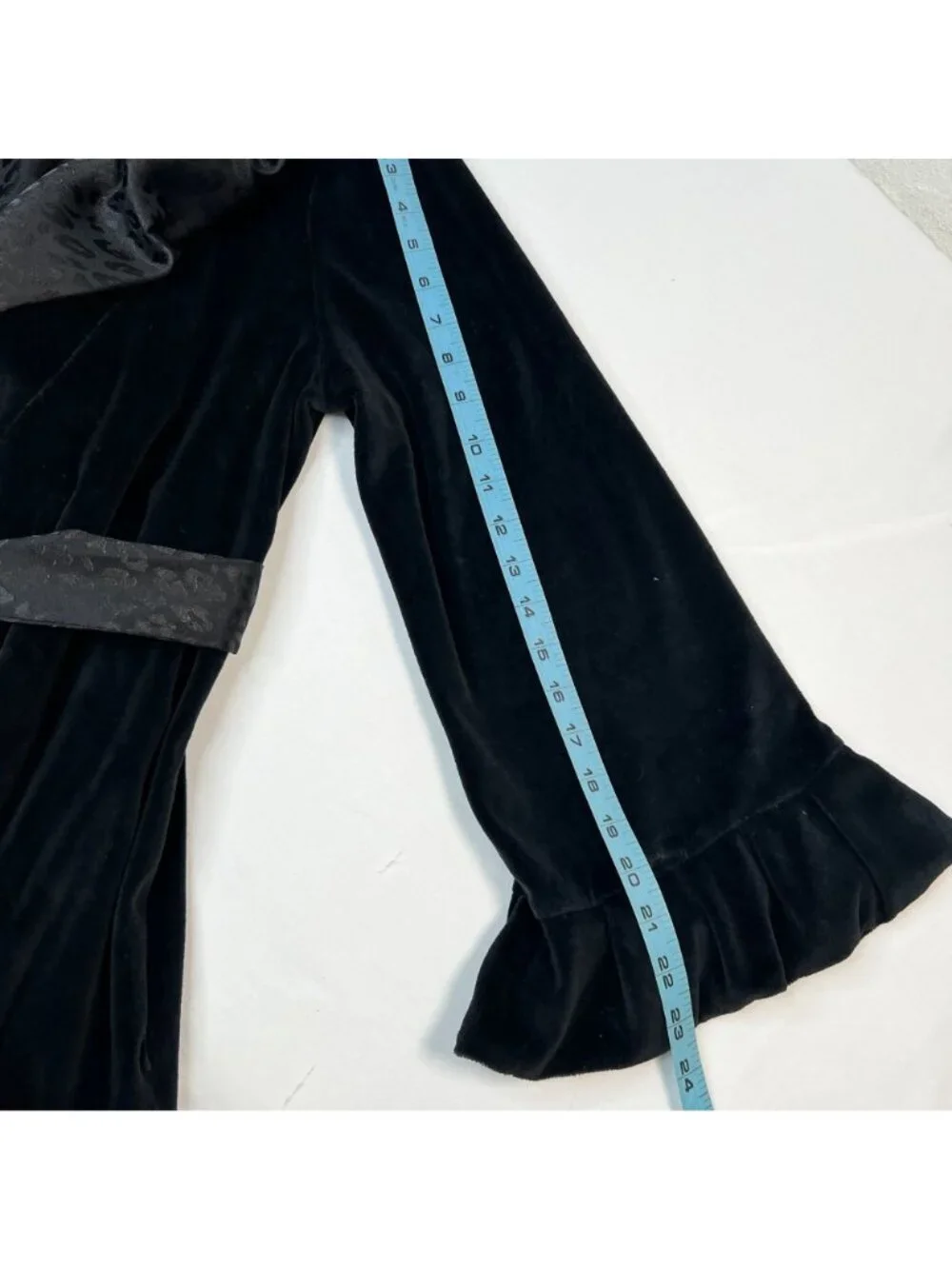 Betsey Johnson Intimates Velour Short Robe Leopard Satin Trim Black Medium - Picture 6 of 10